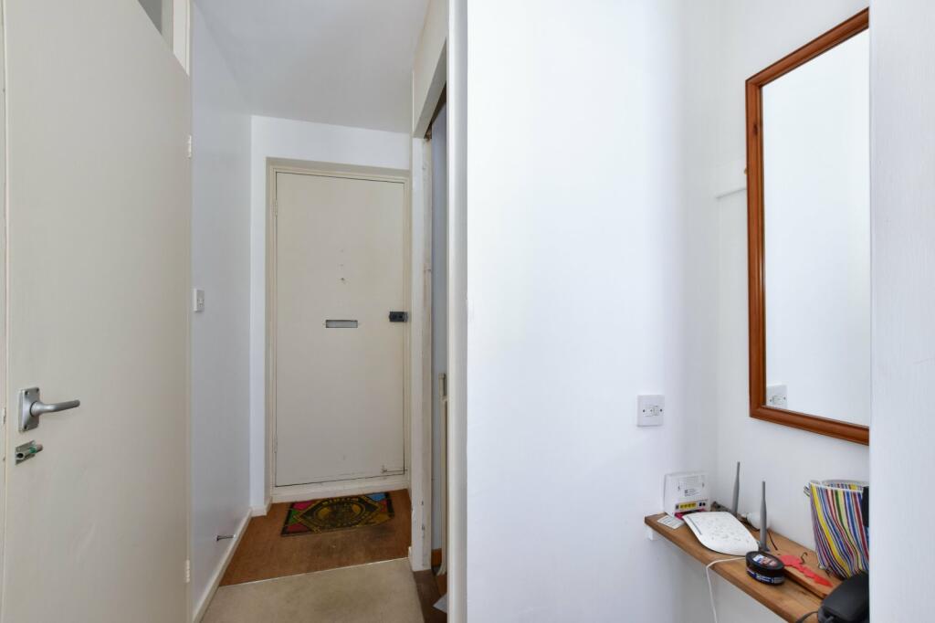 1 bedroom flat for sale in Croft Close, Chipperfield, Kings Langley