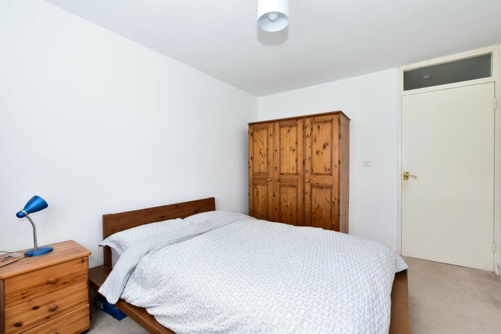 1 bedroom flat for sale in Croft Close, Chipperfield, Kings Langley
