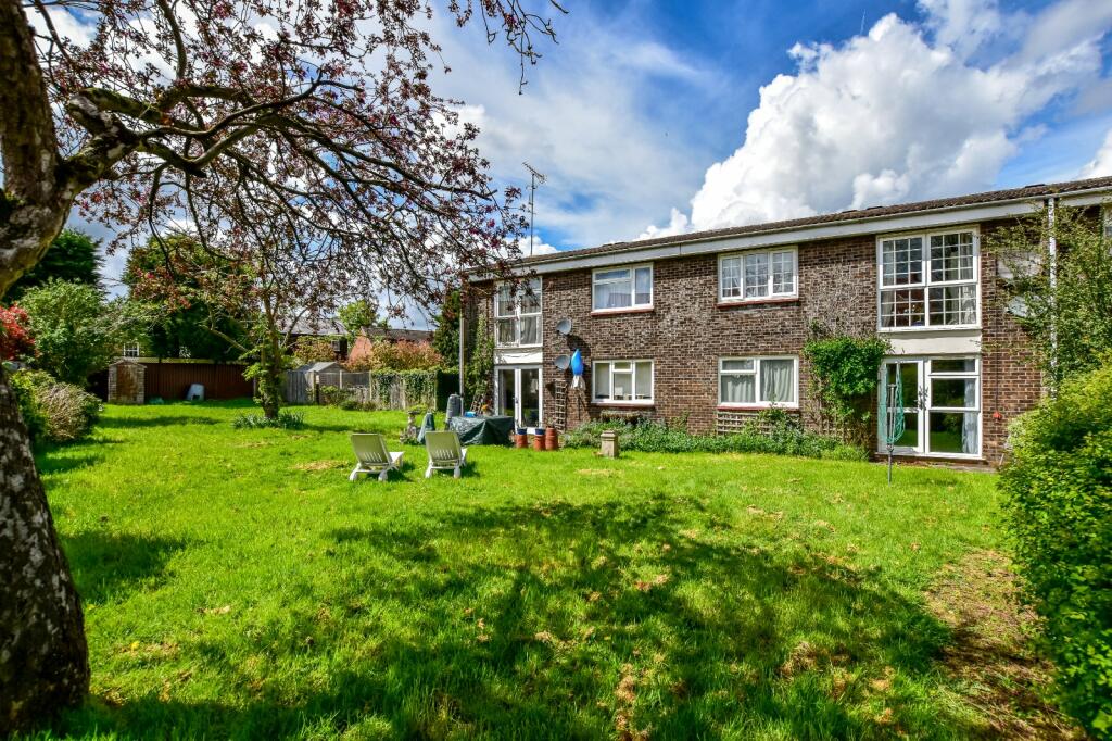 1 bedroom flat for sale in Croft Close, Chipperfield, Kings Langley