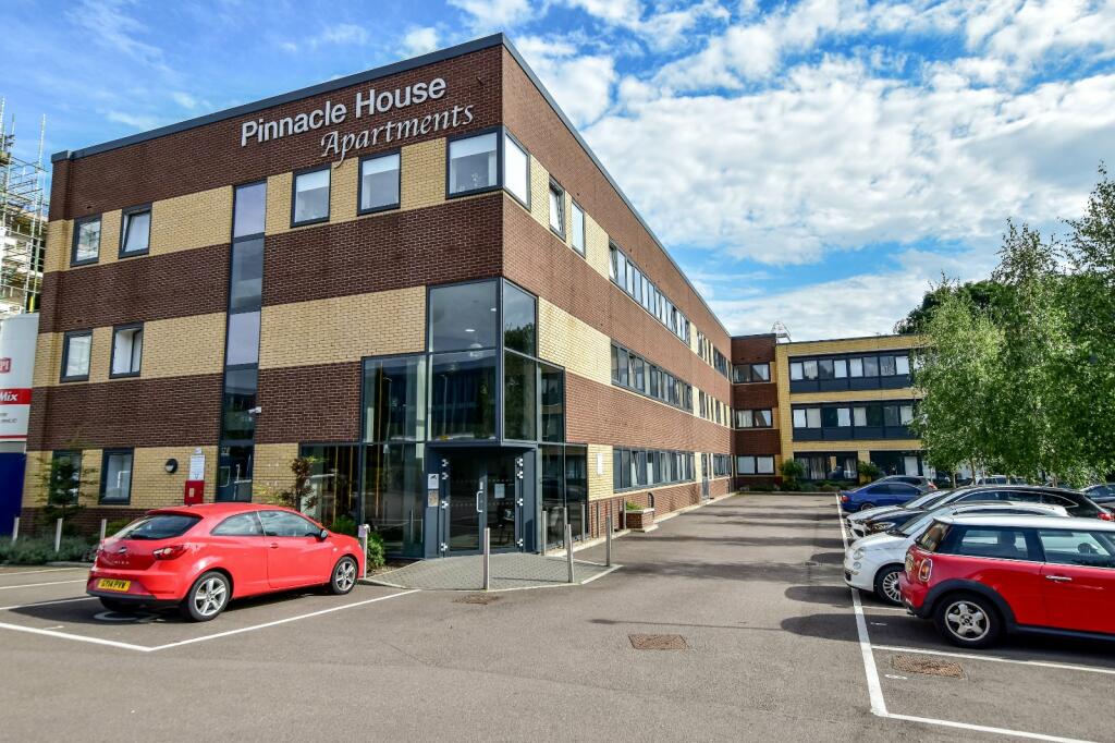 2 bedroom flat for sale in Pinnacle House, Home Park Mill Link, Kings