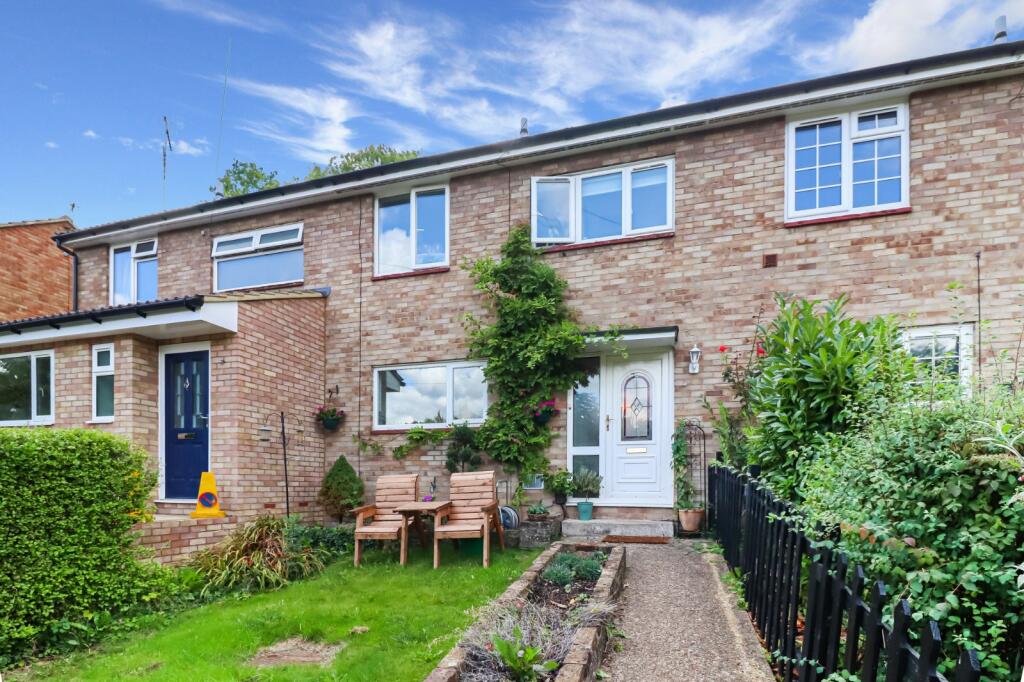 3 bedroom terraced house for sale in Rucklers Lane, Kings Langley