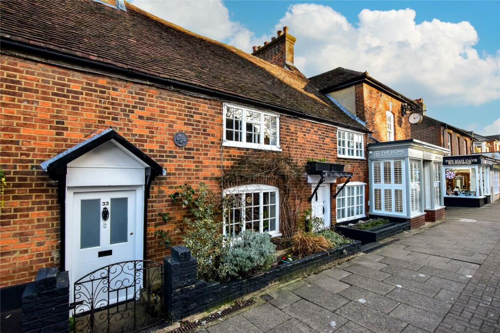 2 bedroom terraced house for sale in High Street, Kings Langley, Herts, WD4