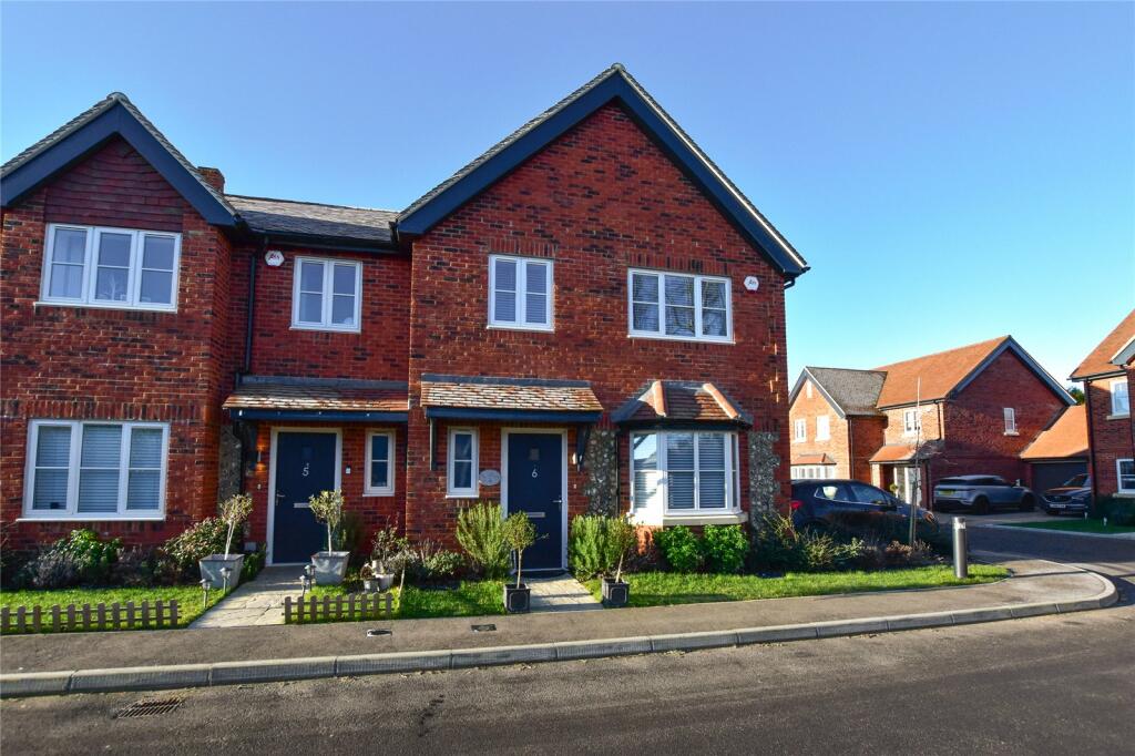4 bedroom semidetached house for sale in Chestnut Close, Langley Road