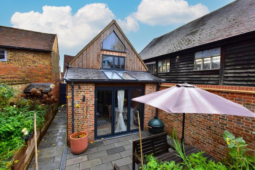 Main image of property: High Street, Kings Langley, WD4