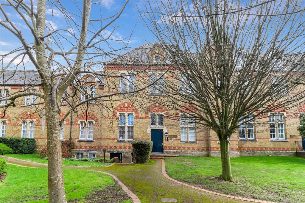 3 bedroom flat for sale in Alexandra Court, Keele Close, Watford, Herts