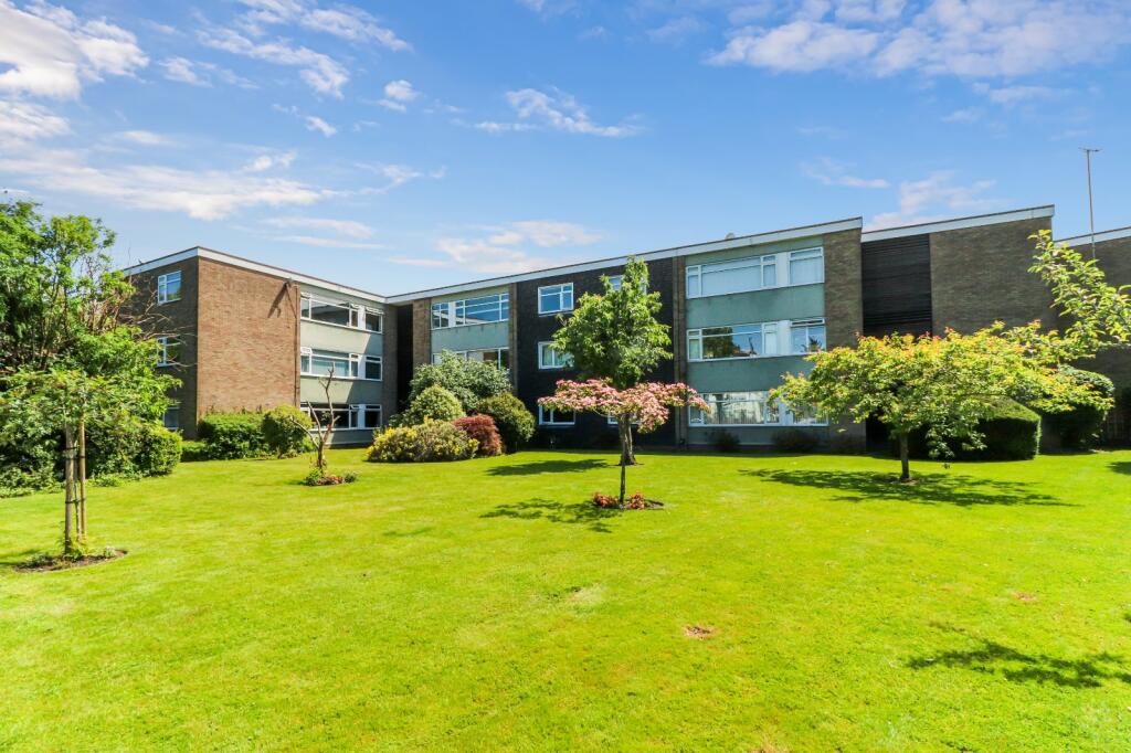 2 bedroom flat for sale in Watford Heath Farm, Pinner Road, Watford, WD19