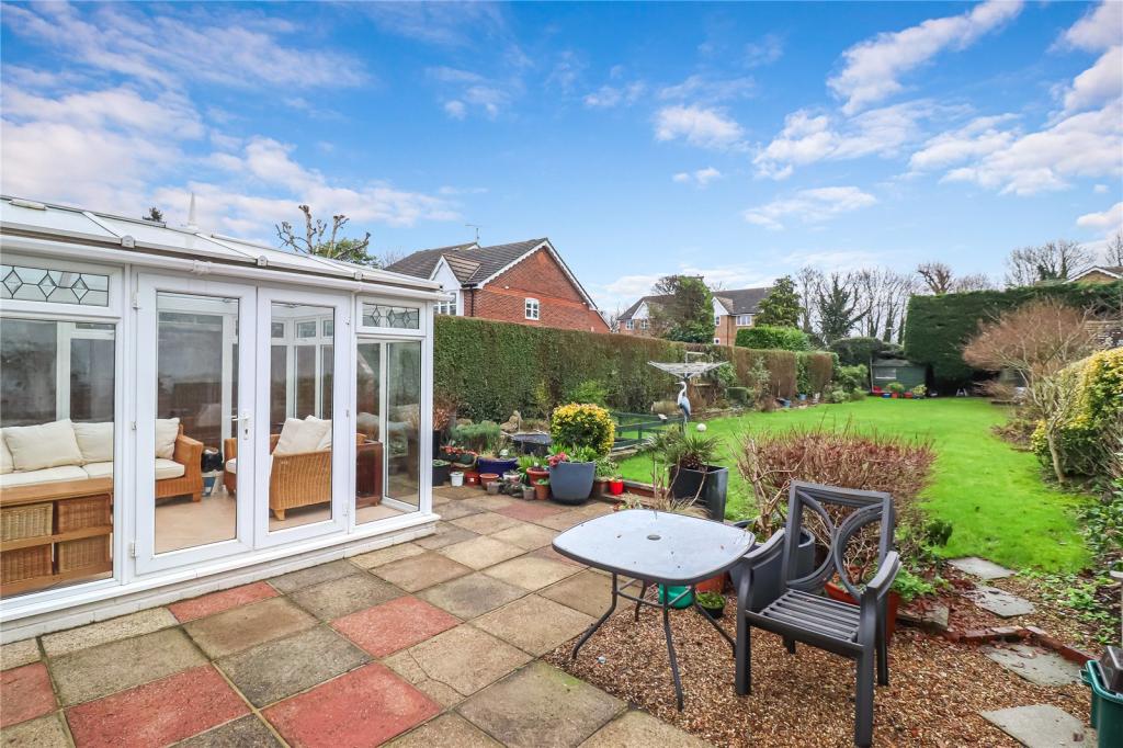 5 bedroom detached house for sale in High Road, Leavesden, Abbots