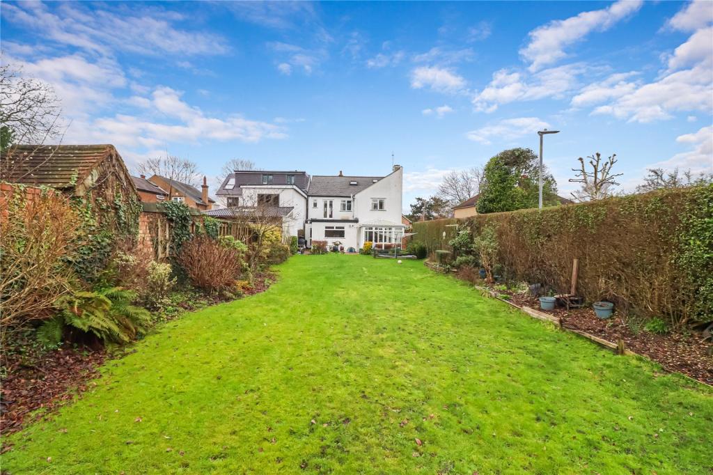 5 bedroom detached house for sale in High Road, Leavesden, Abbots