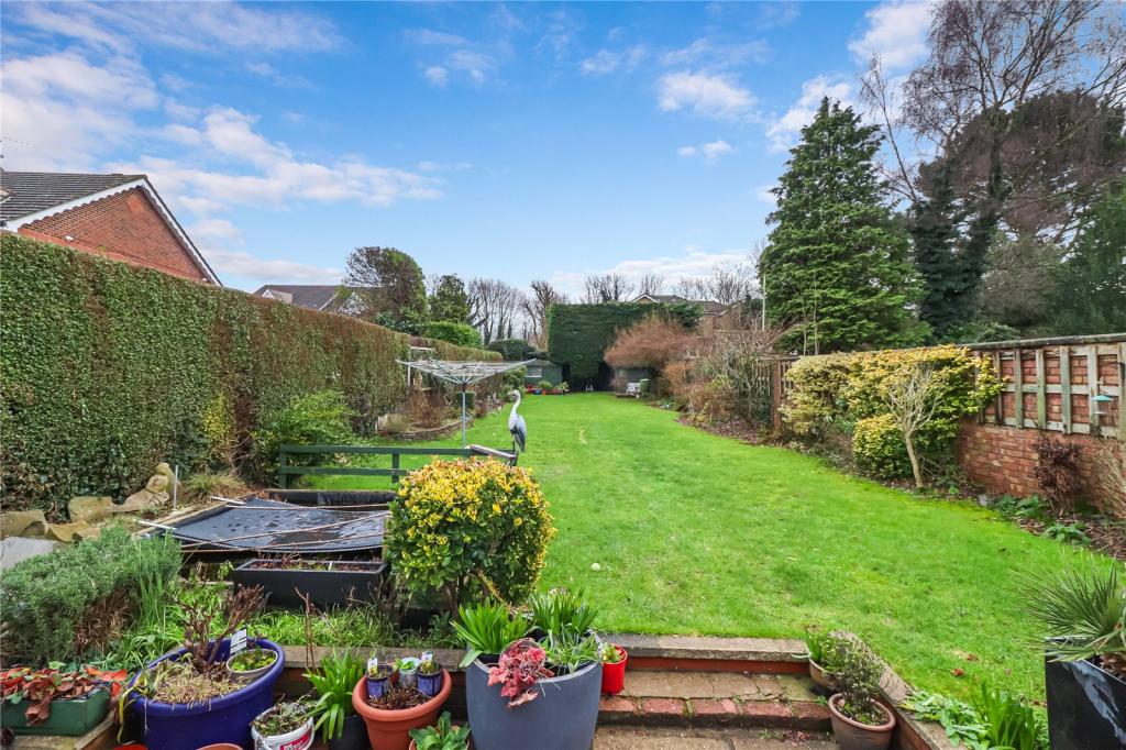 5 bedroom detached house for sale in High Road, Leavesden, Abbots