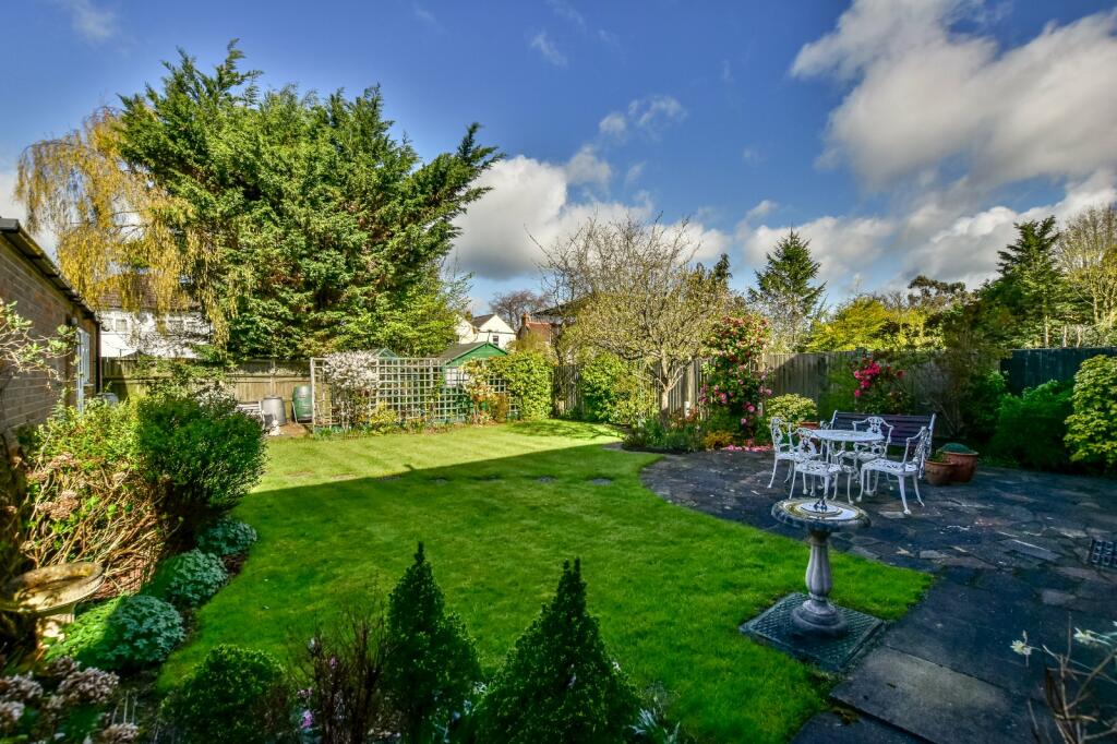 4 bedroom bungalow for sale in Redheath Close, Leavesden, Watford