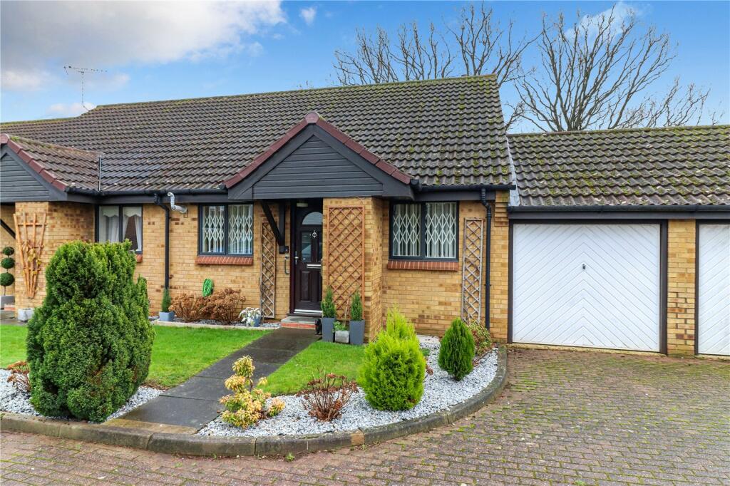 2 bedroom bungalow for sale in Pegasus Court, Abbots Langley, Herts, WD5