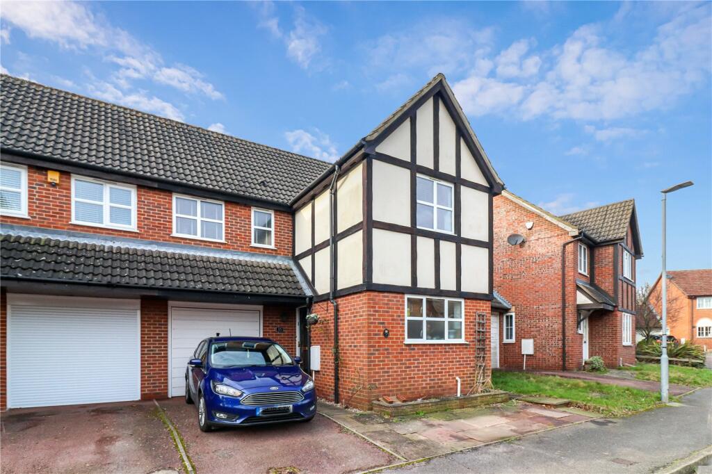 3 bedroom semidetached house for sale in Harlech Road, Abbots Langley
