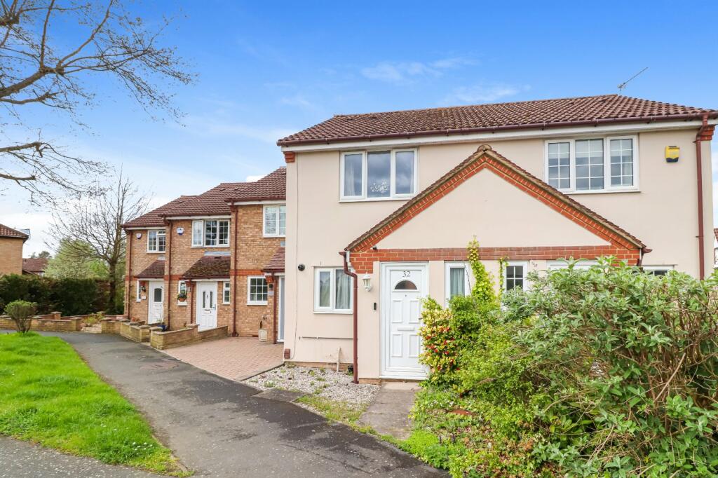 2 bedroom terraced house for sale in Swallows Oak, Abbots Langley