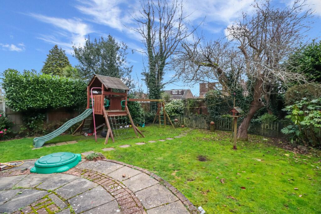 3 bedroom detached house for sale in Trowley Rise, Abbots Langley