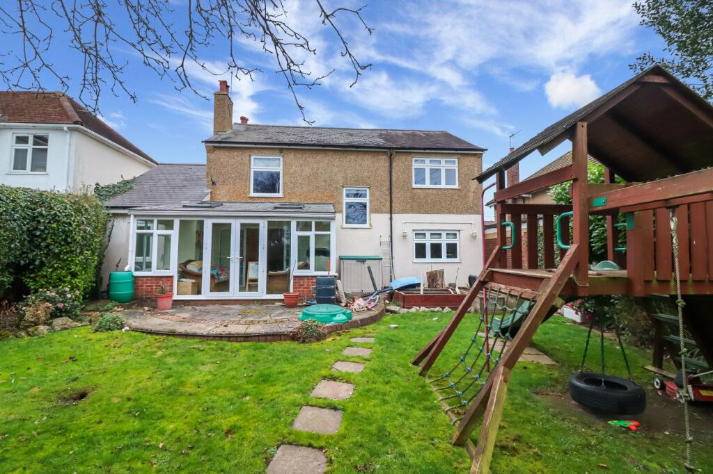 3 bedroom detached house for sale in Trowley Rise, Abbots Langley