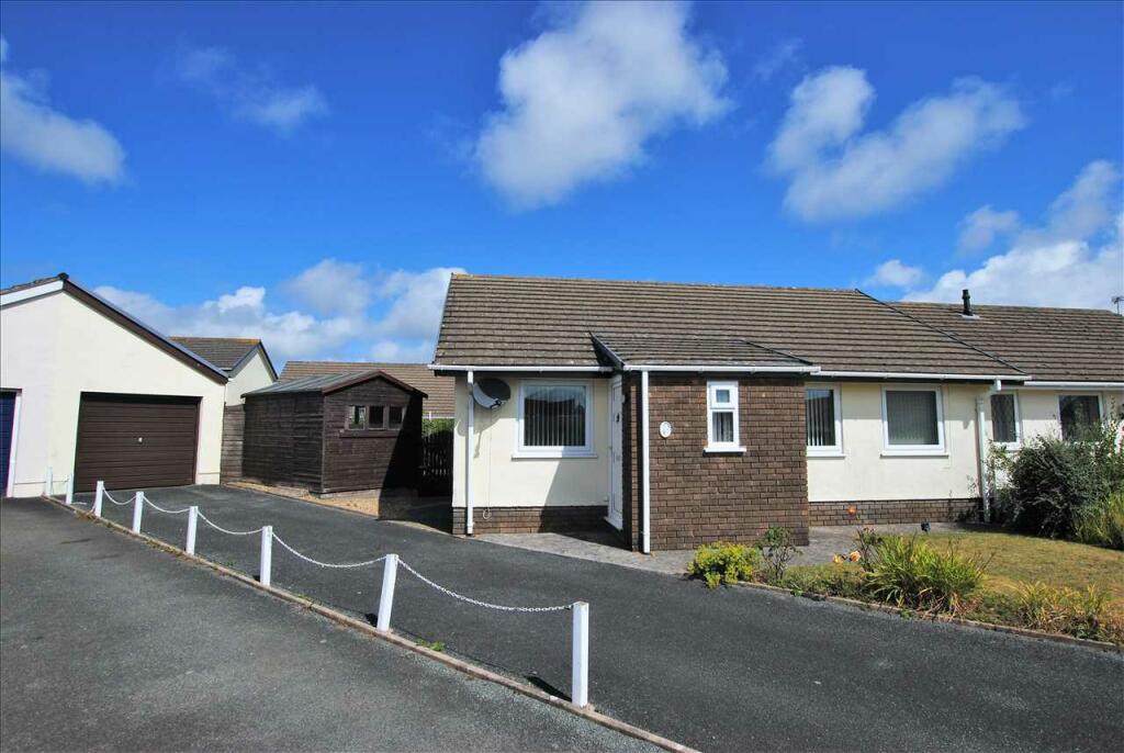 3 bedroom semi-detached bungalow for sale in 37 Devonshire Road, SA72