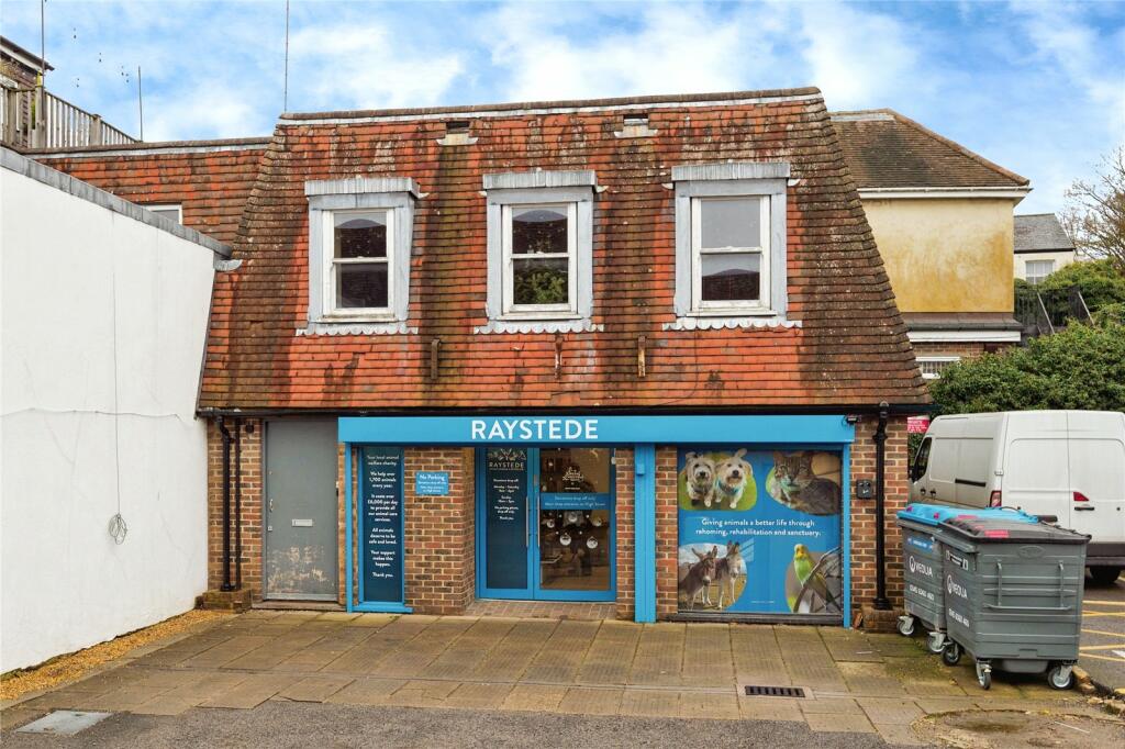 2 bedroom flat for sale in High Street, Uckfield, East Sussex, TN22