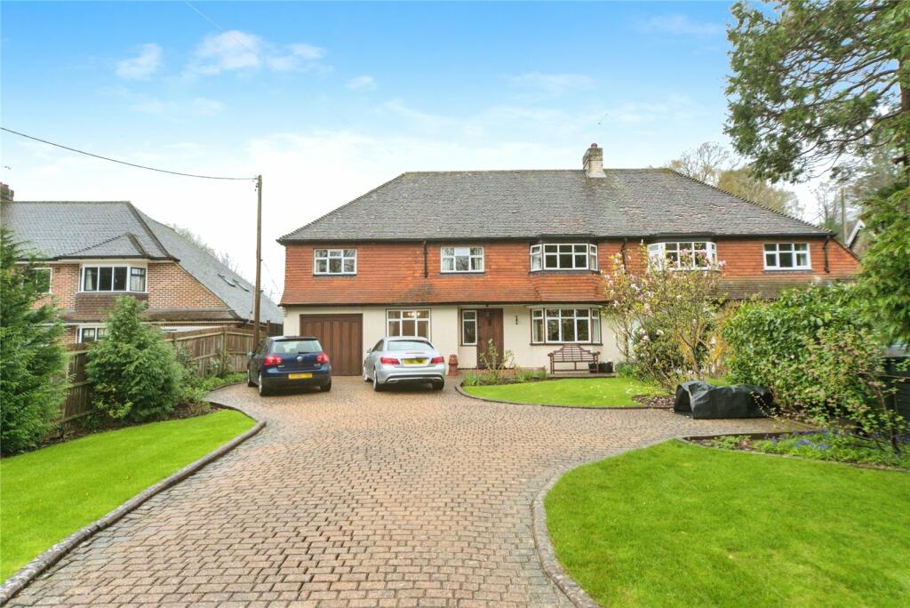 4 bedroom semidetached house for sale in Coopers Green, Uckfield, East