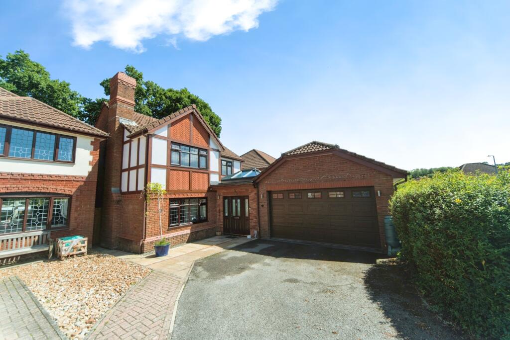 4 Bedroom Detached House For Sale In Woodpecker Way Ridgewood