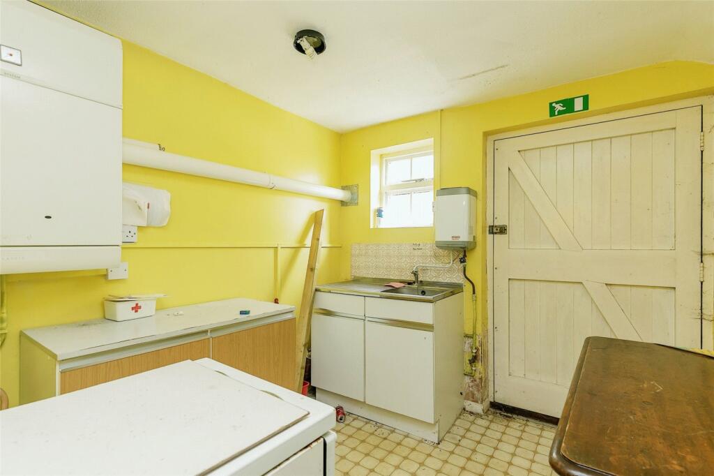 3 bedroom detached house for sale in High Street, Robertsbridge, East