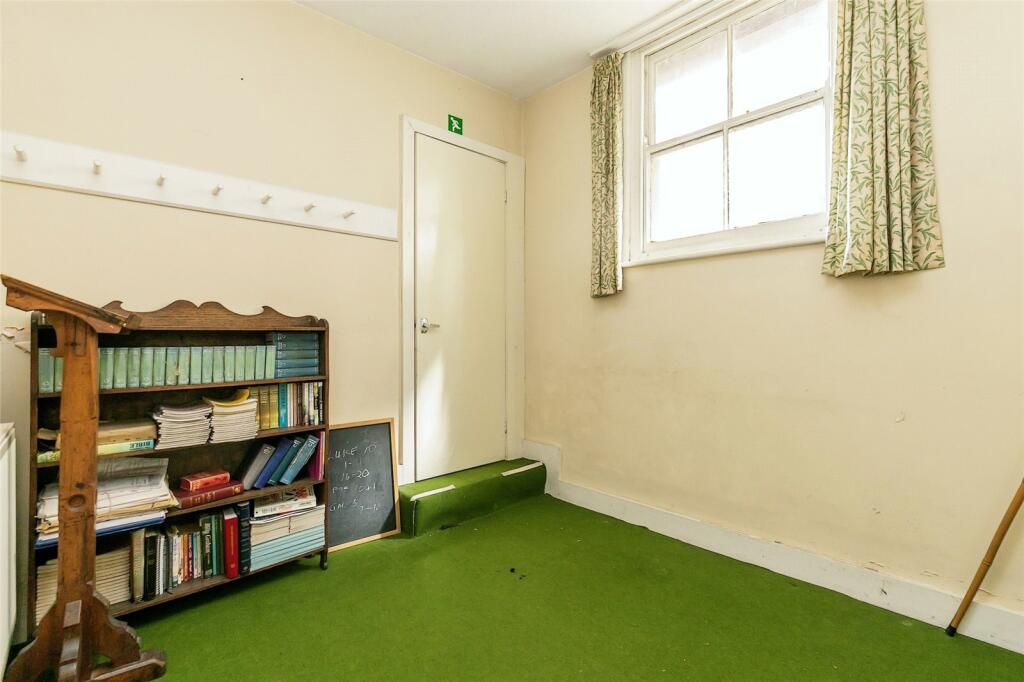 3 bedroom detached house for sale in High Street, Robertsbridge, East