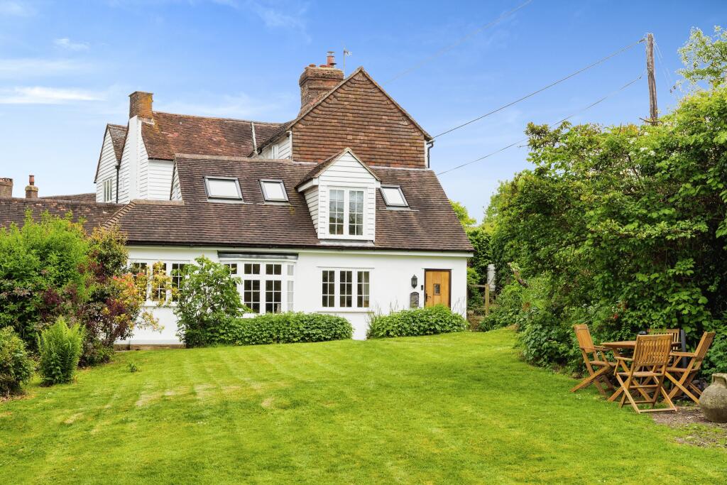 4 bedroom semidetached house for sale in Ewhurst Green, Robertsbridge