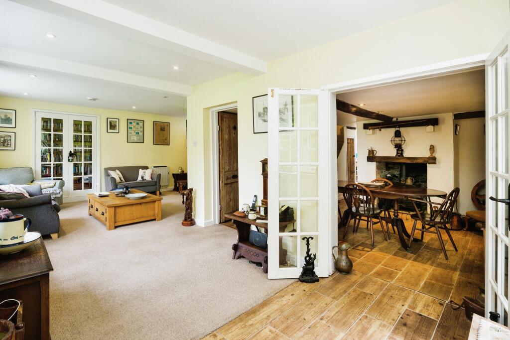 4 bedroom semidetached house for sale in Ewhurst Green, Robertsbridge