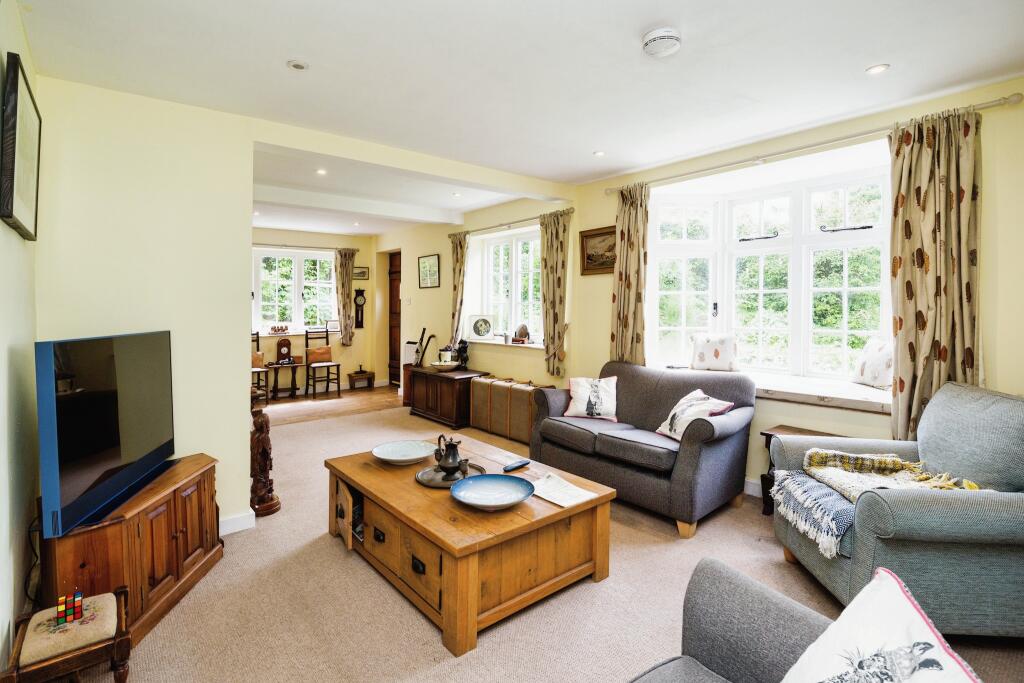 4 bedroom semidetached house for sale in Ewhurst Green, Robertsbridge