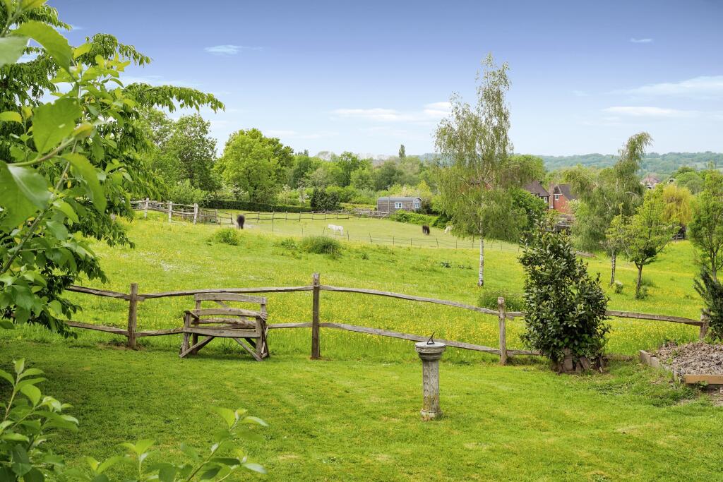 4 bedroom semidetached house for sale in Ewhurst Green, Robertsbridge