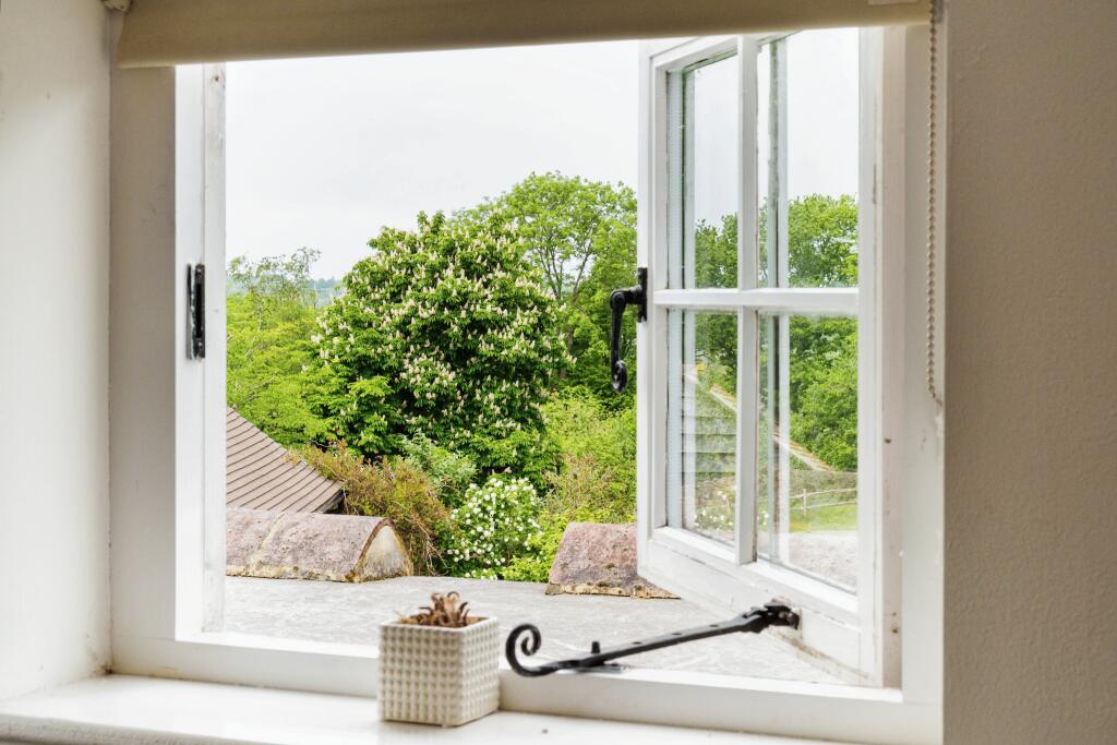 4 bedroom semidetached house for sale in Ewhurst Green, Robertsbridge