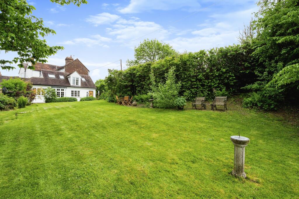 4 bedroom semidetached house for sale in Ewhurst Green, Robertsbridge
