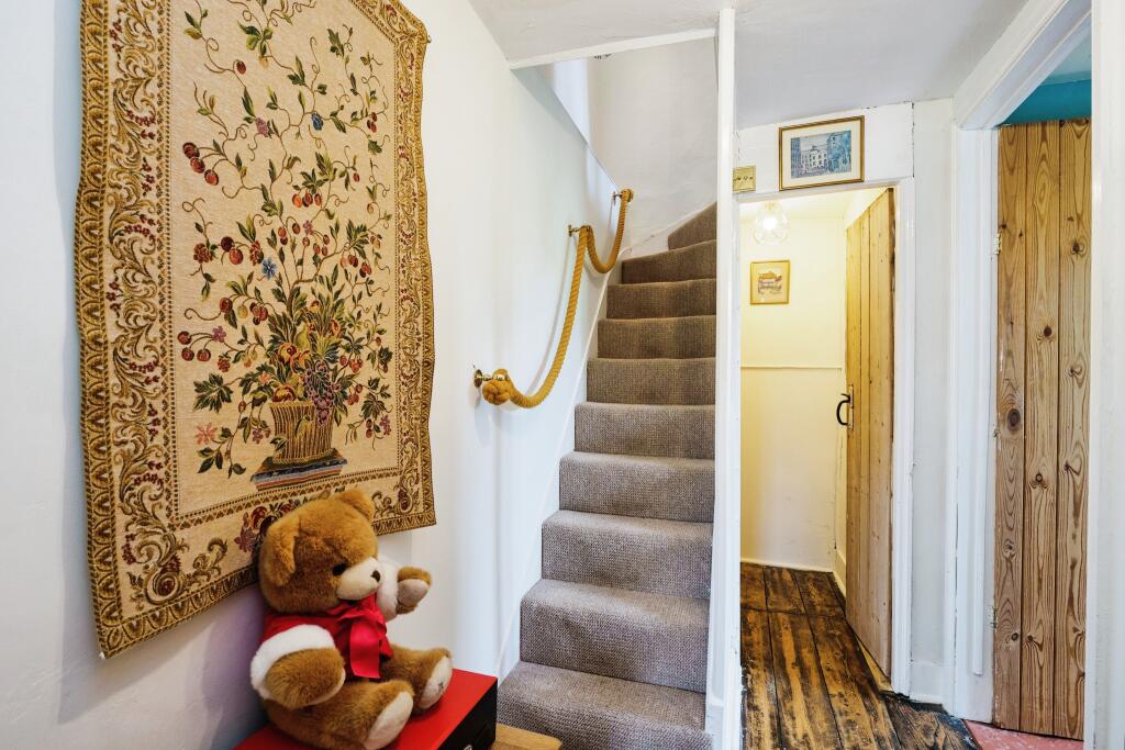 4 bedroom semidetached house for sale in Ewhurst Green, Robertsbridge