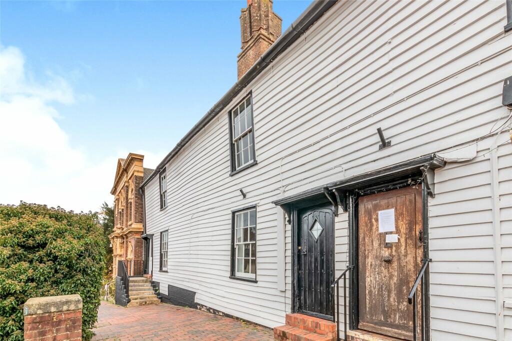 3 bedroom terraced house for sale in High Street, Robertsbridge, East
