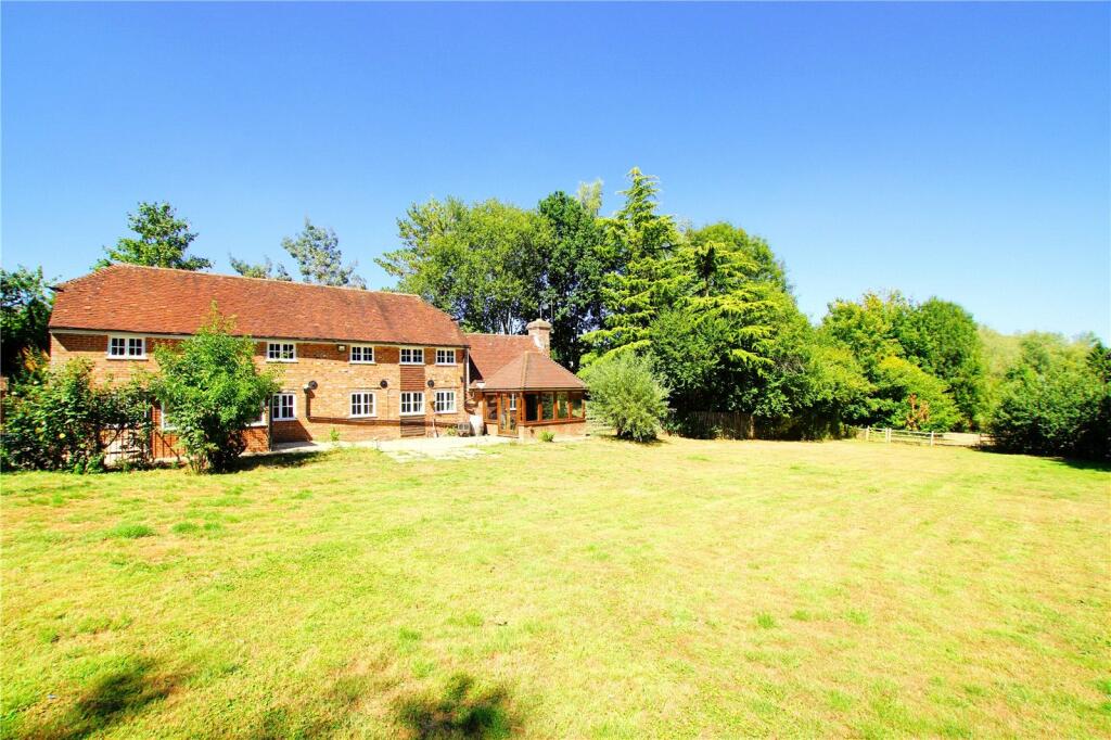 4 bedroom detached house for sale in Woodmans Green Road, Whatlington