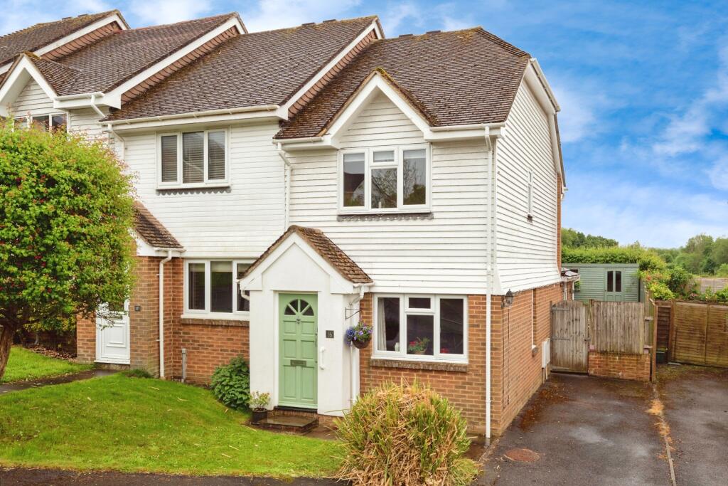 2 bedroom end of terrace house for sale in Willow Bank, Robertsbridge
