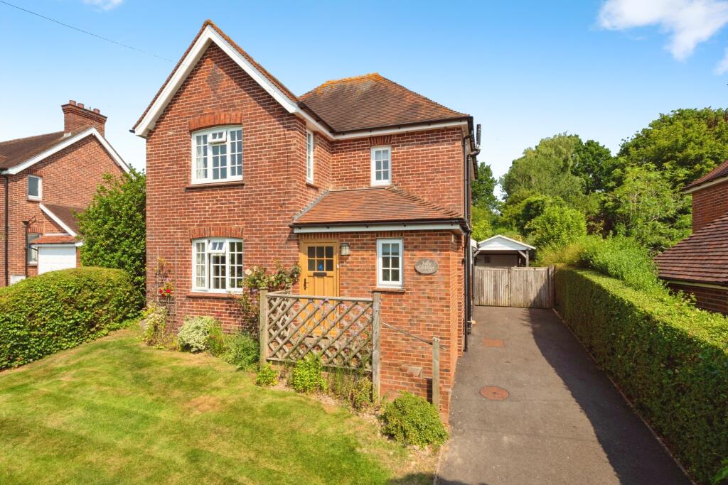 3 bedroom detached house for sale in Langham Road, Robertsbridge, East