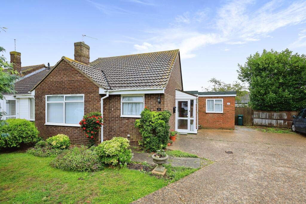 2 Bedroom Bungalow For Sale In Oakmede Way, Ringmer, Lewes, East Sussex 