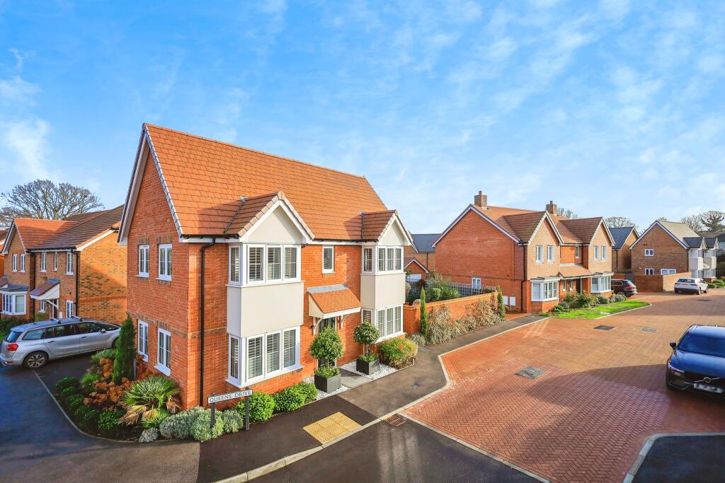 3 bedroom detached house for sale in Queens Drive, Ringmer, Lewes, East Sussex, BN8