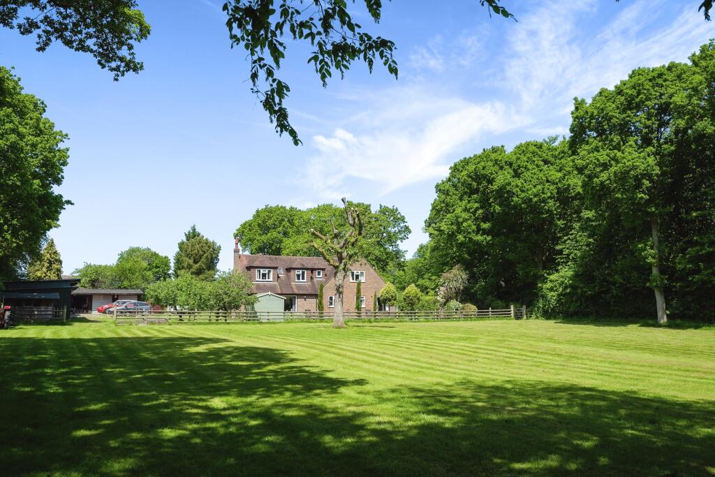 5 bedroom detached house for sale in Hempstead Lane, Hailsham, East