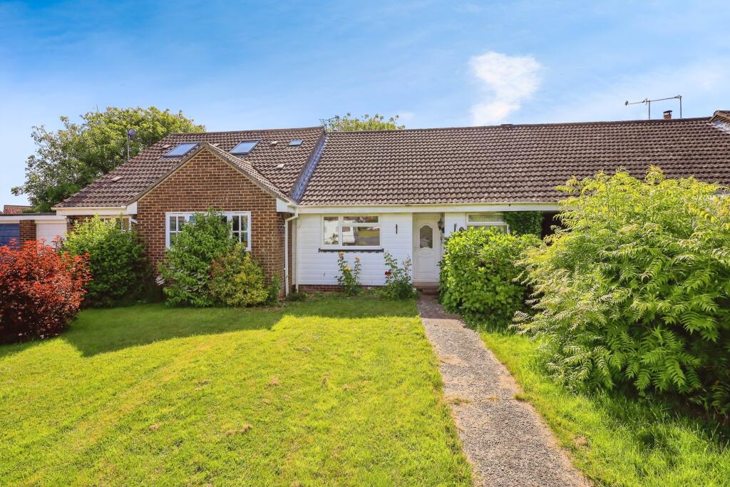 2 bedroom bungalow for sale in Oakmede Way, Ringmer, Lewes, East Sussex, BN8