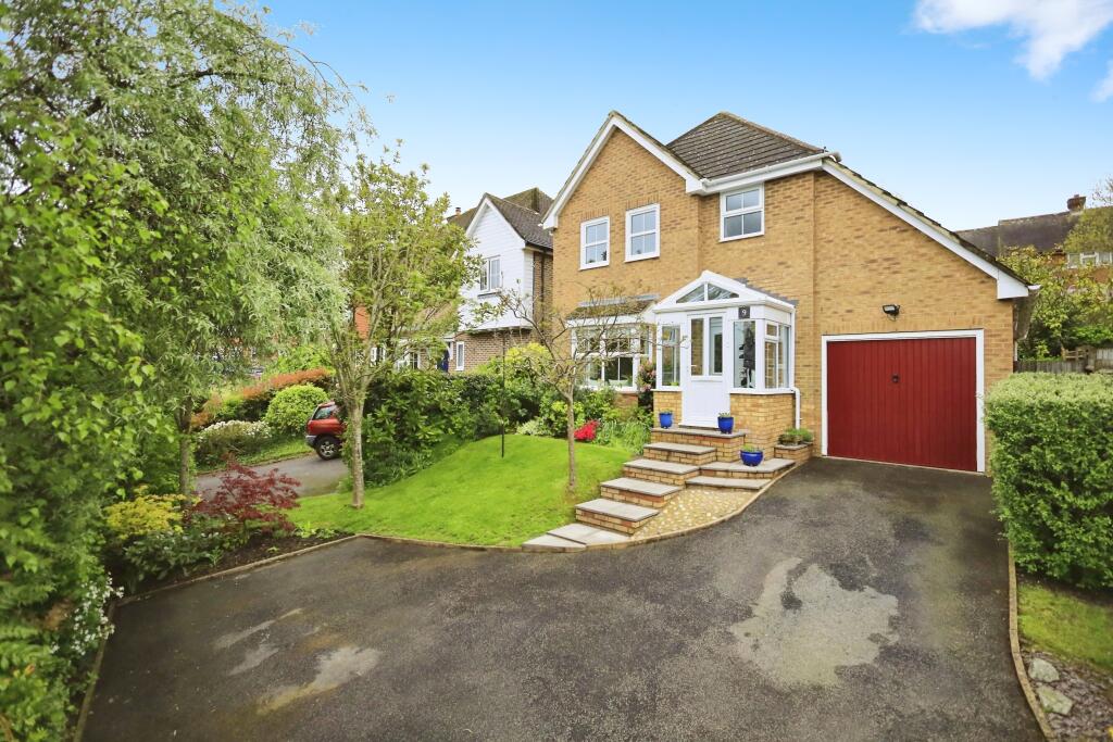 3 bedroom detached house for sale in Meadow Rise, Horam, Heathfield