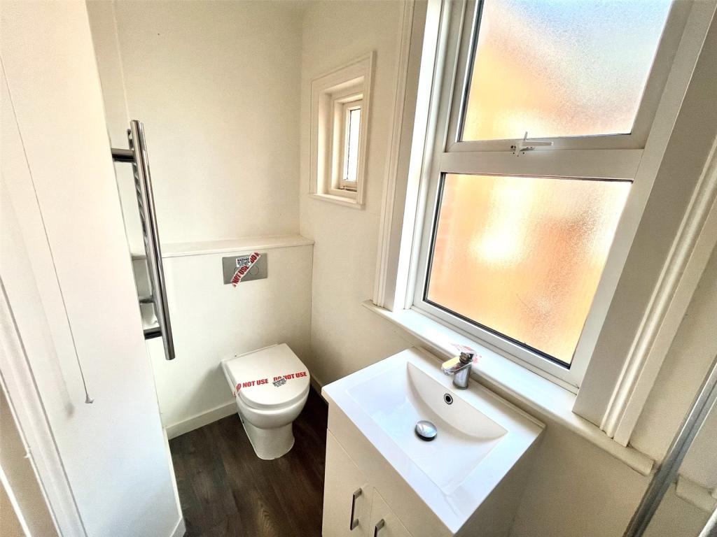2 bedroom flat for sale in Southfield Road, Tunbridge Wells, Kent, TN4