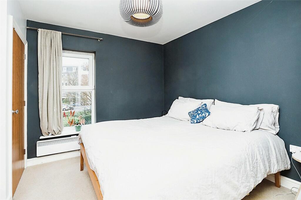 2 bedroom flat for sale in Exchange Mews, Culverden Park Road