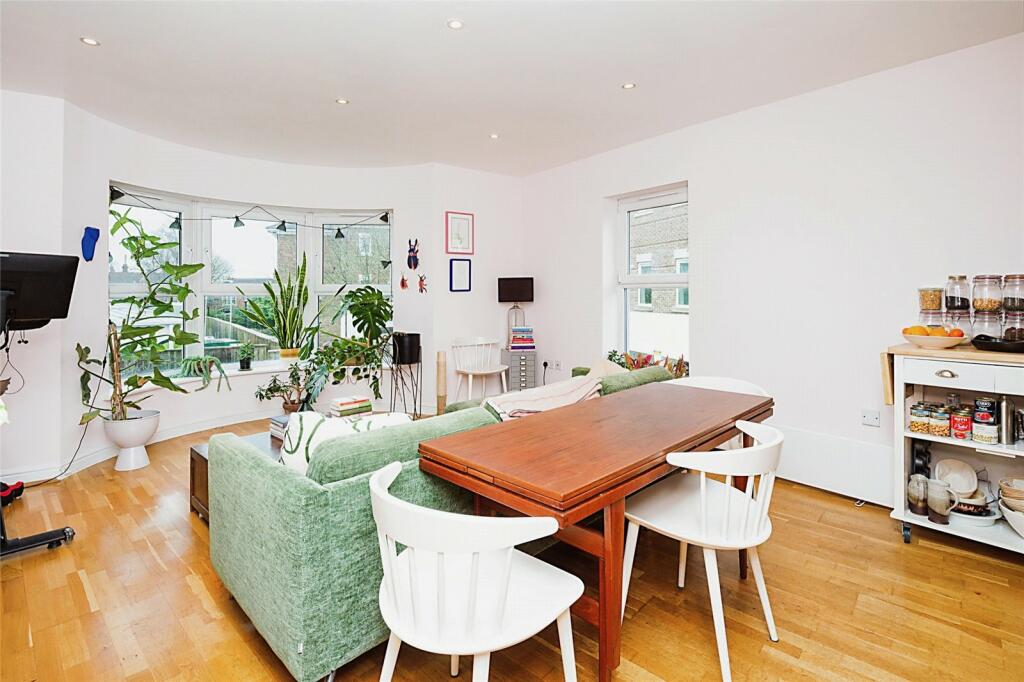 2 bedroom flat for sale in Exchange Mews, Culverden Park Road
