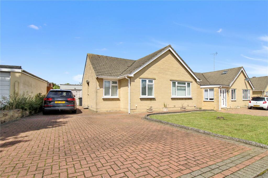 3 bedroom bungalow for sale in Thames Avenue, Greenmeadow, Swindon, SN25
