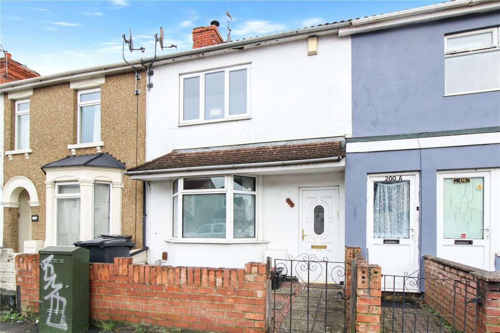 3 bedroom terraced house for sale in Cricklade Road, Gorse Hill