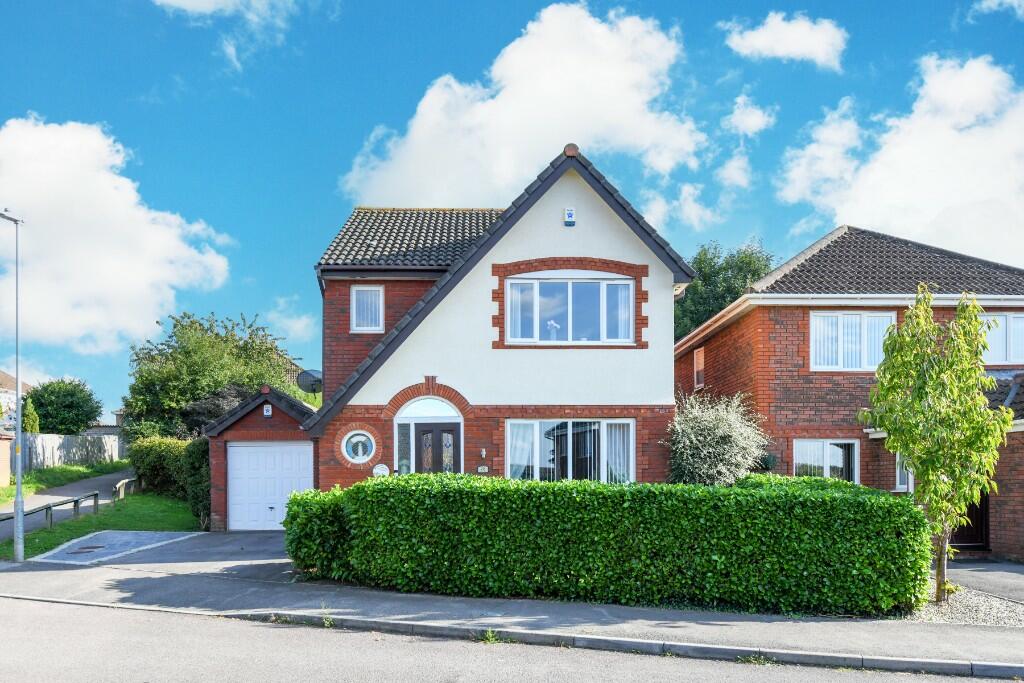 3 bedroom detached house for sale in Azalea Drive, Trowbridge, BA14