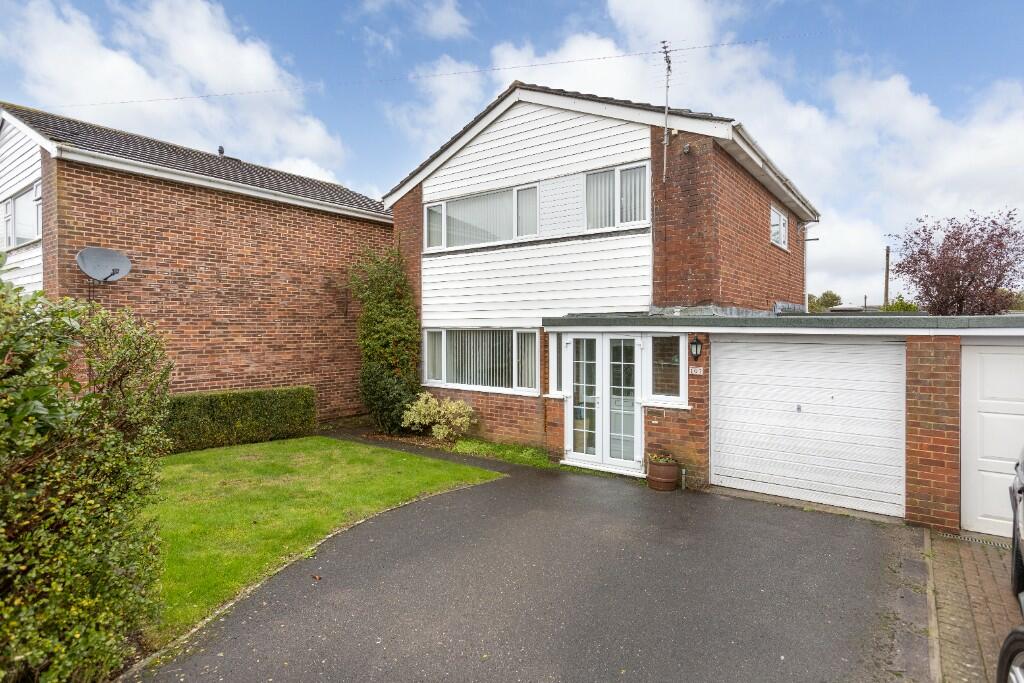 3 bedroom detached house for sale in Paxcroft Way, Trowbridge, BA14