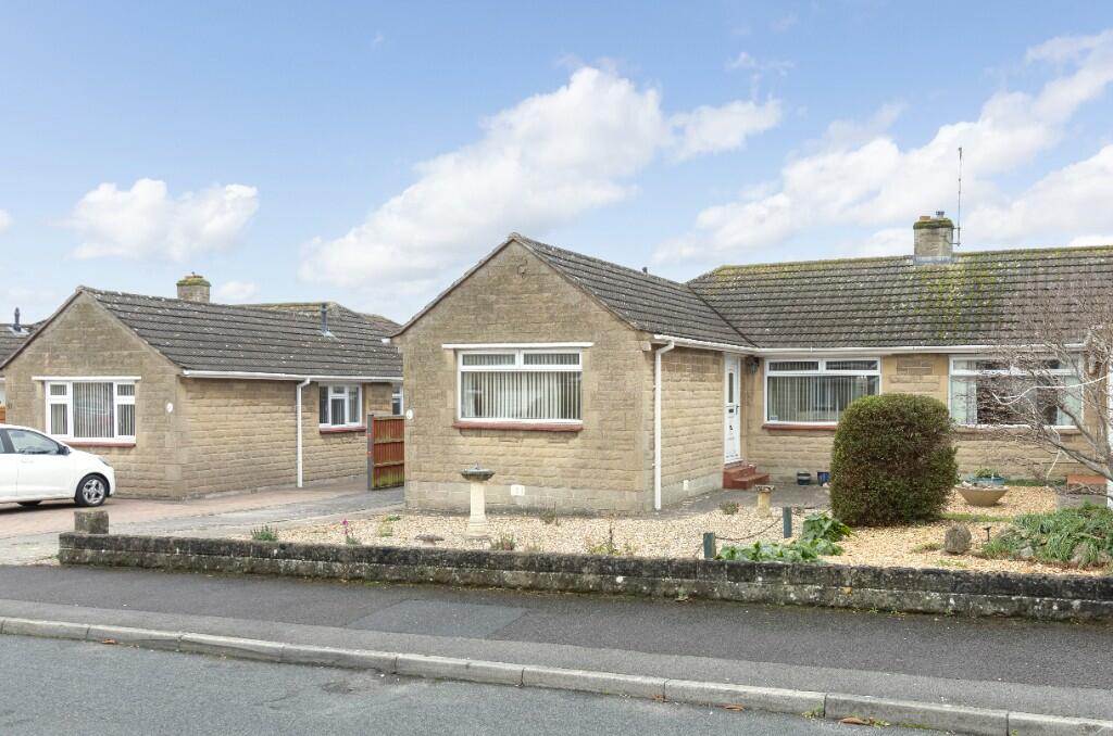 2 bedroom semidetached bungalow for sale in The Mount, Trowbridge