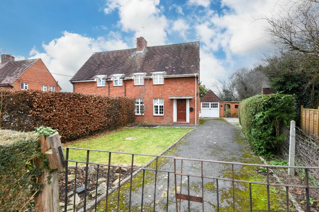 3 bedroom semidetached house for sale in Victoria Road, Trowbridge, BA14